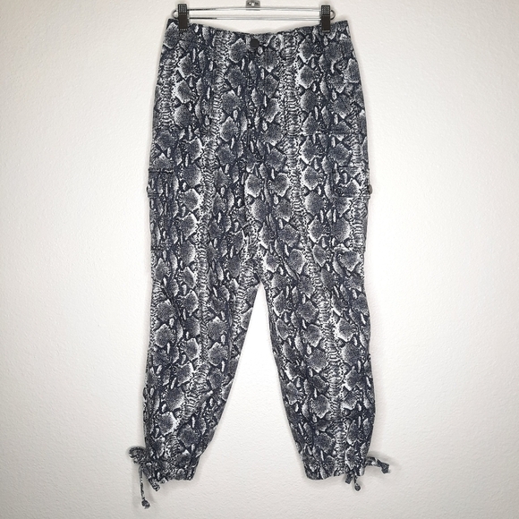 Alice + Olivia Snakeskin Print Twill Cropped Tapered Pants 25 - Picture 2 of 7